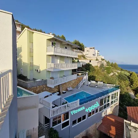 Split Luxury Panorama For 21 People * Celina
