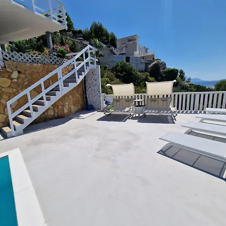 Split Luxury Panorama For 21 People
