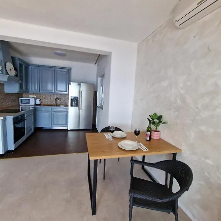 Split Luxury Panorama For 21 People * セリア