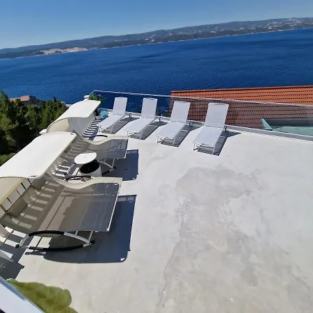 Split Luxury Panorama For 21 People Celina